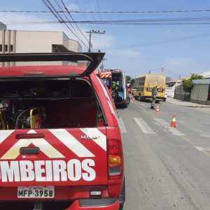Motociclista fica ferido após acidente entre carro e moto na Restinga