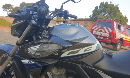 Motociclista bate em outra moto e foge sem prestar socorro em Mafra