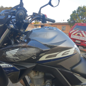 Motociclista bate em outra moto e foge sem prestar socorro em Mafra