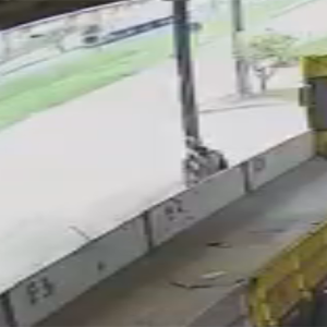 Vídeo: câmera de segurança flagra momento do engavetamento na BR-116