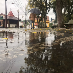 Semana será de tempo nublado e chuva frequente na região