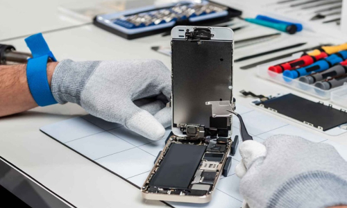 Aprenda a consertar smartphones com o curso de manutenção da Escola Profissional Canal C
