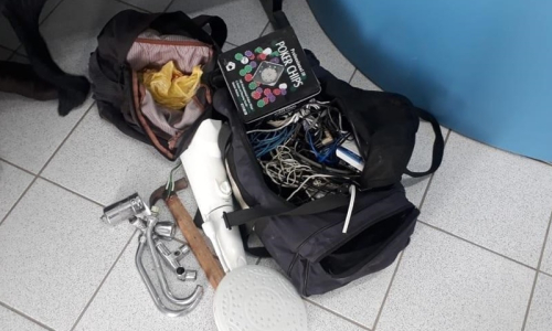 Mulher é presa após invadir casa e furtar objetos na Vila Nova