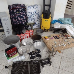 Galochas, panelas, formas de bolo e até máquina de moer carne são furtadas no Alto de Mafra