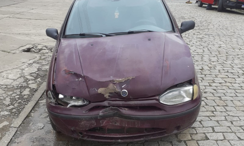 Motociclista sofre hemorragia após colisão com carro em Mafra