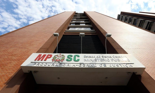 Ato público sai em defesa do MP e contra à PEC 5