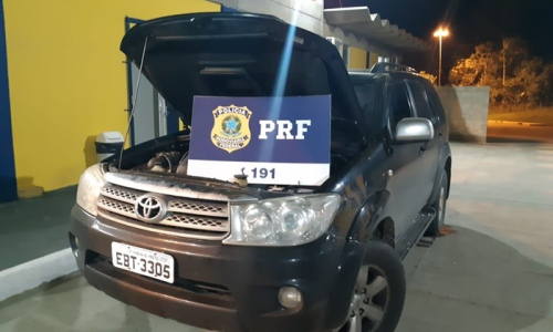 PRF apreende veículo adulterado e com R$ 76 mil em débitos na BR-116