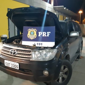 PRF apreende veículo adulterado e com R$ 76 mil em débitos na BR-116
