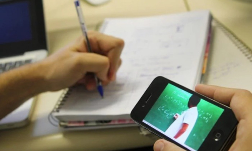 Governo autoriza aulas online no ensino superior até dezembro