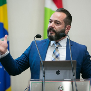 PEC 05: Comin comemora, mas mantém alerta
