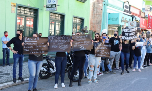 Manifestantes vão às ruas para pedir mais segurança em Rio Negro
