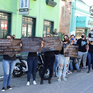 Manifestantes vão às ruas para pedir mais segurança em Rio Negro