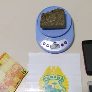 Dois homens e uma mulher são pegos com maconha na Vila Paraíso