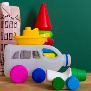 Escolas participam de concurso de brinquedos com materiais recicláveis da Uninter