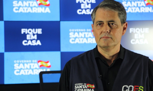 "A desobrigação do uso de máscaras deve ser gradual", aponta secretário de Saúde de SC