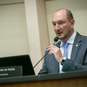 Mauro Nadal destaca harmonia entre os poderes após assumir governo de SC