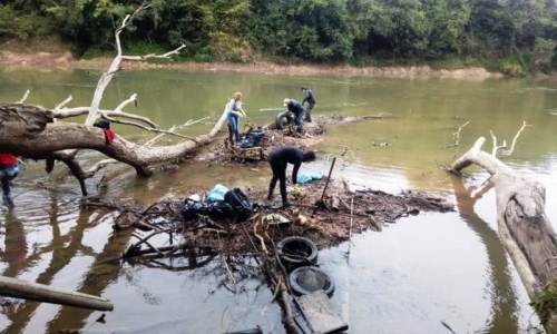 Voluntários realizam mutirão para limpeza do rio Negro neste sábado