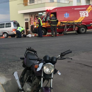 Colisão entre carro e moto deixa motociclista ferido no Alto de Mafra