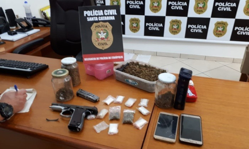 Mulher é presa por suspeita de tráfico e cultivo de drogas em Itaiópolis