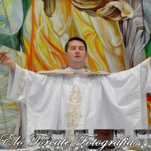 Padre Sidnei avisa amigos que vai morar em Joinville