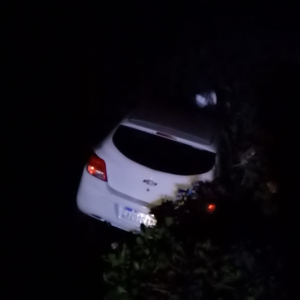 Carro sai da pista e motorista fica ferido na SC-114, em Itaiópolis