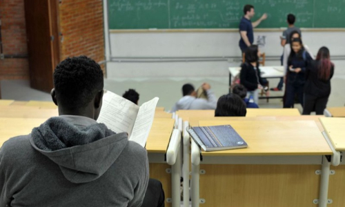 Bolsa-Estudante chega à Alesc para reverter número preocupante