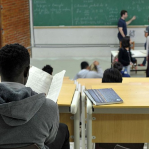 Bolsa-Estudante chega à Alesc para reverter número preocupante