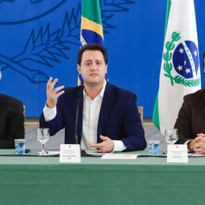 Paraná propõe piso salarial de R$ 5,5 mil para todos os professores da rede pública