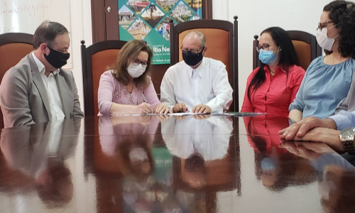 UNC e prefeitura de Rio Negro firmam parceria para implantação de Farmácia Escola