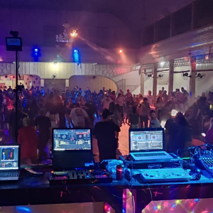 Noite do Reencontro traz o melhor som dos anos 80, 90 e 2000 neste sábado