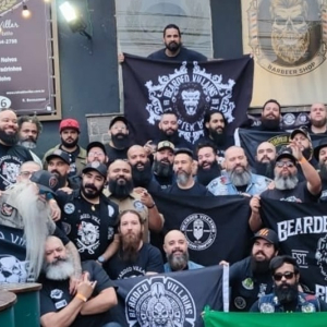 Grupo de homens barbudos promove ação para ajudar o lar de idosos de Rio Negro
