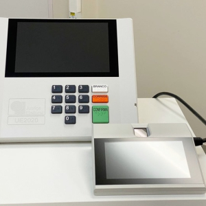TSE apresenta novo modelo de urna eletrônica para eleições de 2022
