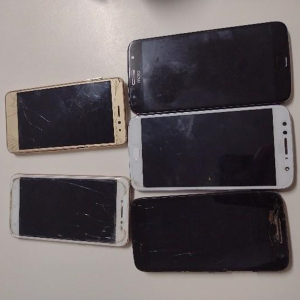 Homens são presos com caixa de som e celulares furtados