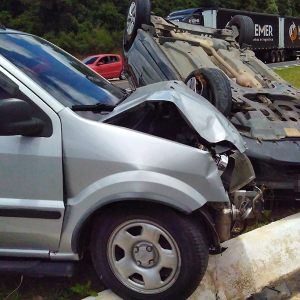 Três pessoas ficam feridas após acidente de trânsito na BR-280, em Mafra