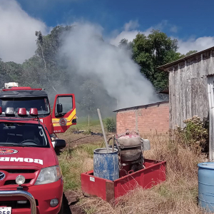 Incêndio atinge estufa de fumo no interior de Mafra