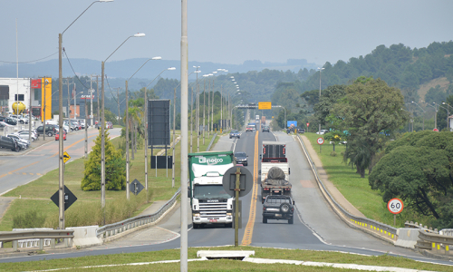 Fluxo na BR-116 entre PR e SC deve aumentar até 30%, estima concessionária