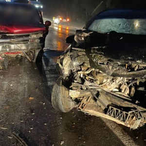Veículos colidem frontalmente na BR-116, em Itaiópolis
