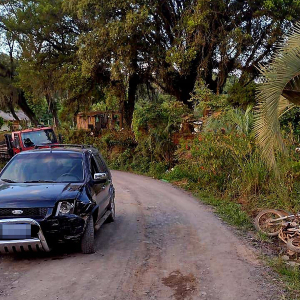 Motociclista fica ferido após colisão com carro no interior de Itaiópolis