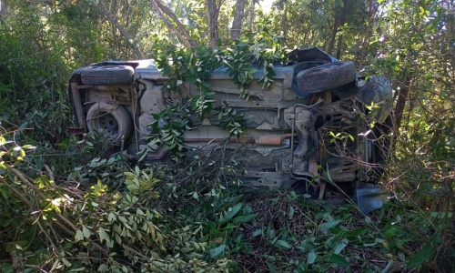 Motorista abandona veículo após capotamento na BR-280, em Mafra