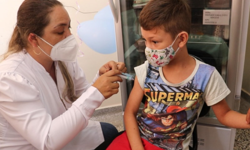 Rio Negro inicia campanha de vacinação contra a covid para crianças de 5 a 11 anos