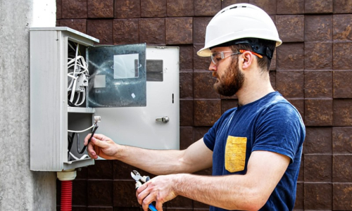 Escola Profissional Canal C abre matrículas para curso de Eletricista Residencial e Predial
