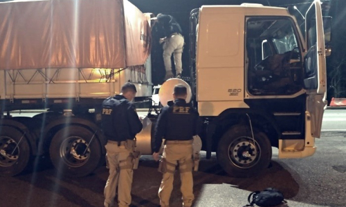PRF recupera bitrem furtado em Mafra na BR-101, em Joinville