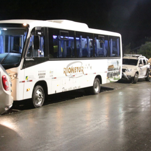 Homens são presos com 19 comprimidos de ecstasy em ônibus que levava jovens para festa eletrônica