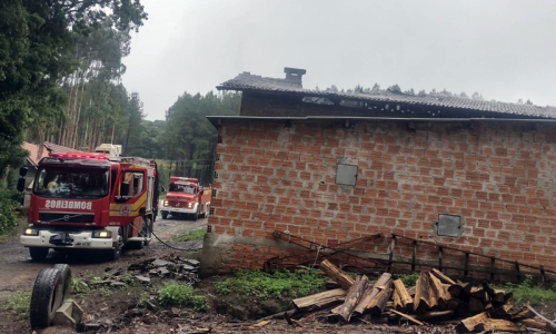 Estufa de secagem de fumo pega fogo em Bela Vista do Sul