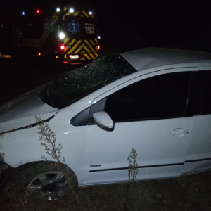 Mulher sofre vários ferimentos após capotamento de veículo em Mafra
