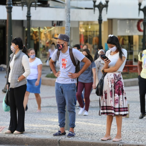 Paraná propõe revogar lei que impõe a obrigatoriedade do uso de máscaras