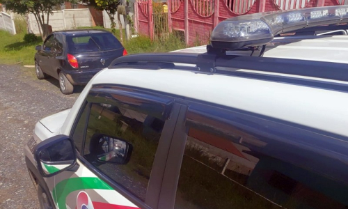 Homem tem carro roubado por conhecido e ex-namorada em Mafra