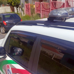Homem tem carro roubado por conhecido e ex-namorada em Mafra