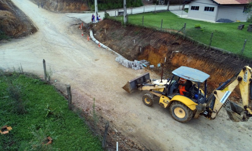 Obras de pavimentação asfáltica começam em rua da Vila Ivete