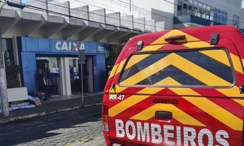 Homem é eletrocutado ao lavar telhado de agência bancária em Mafra